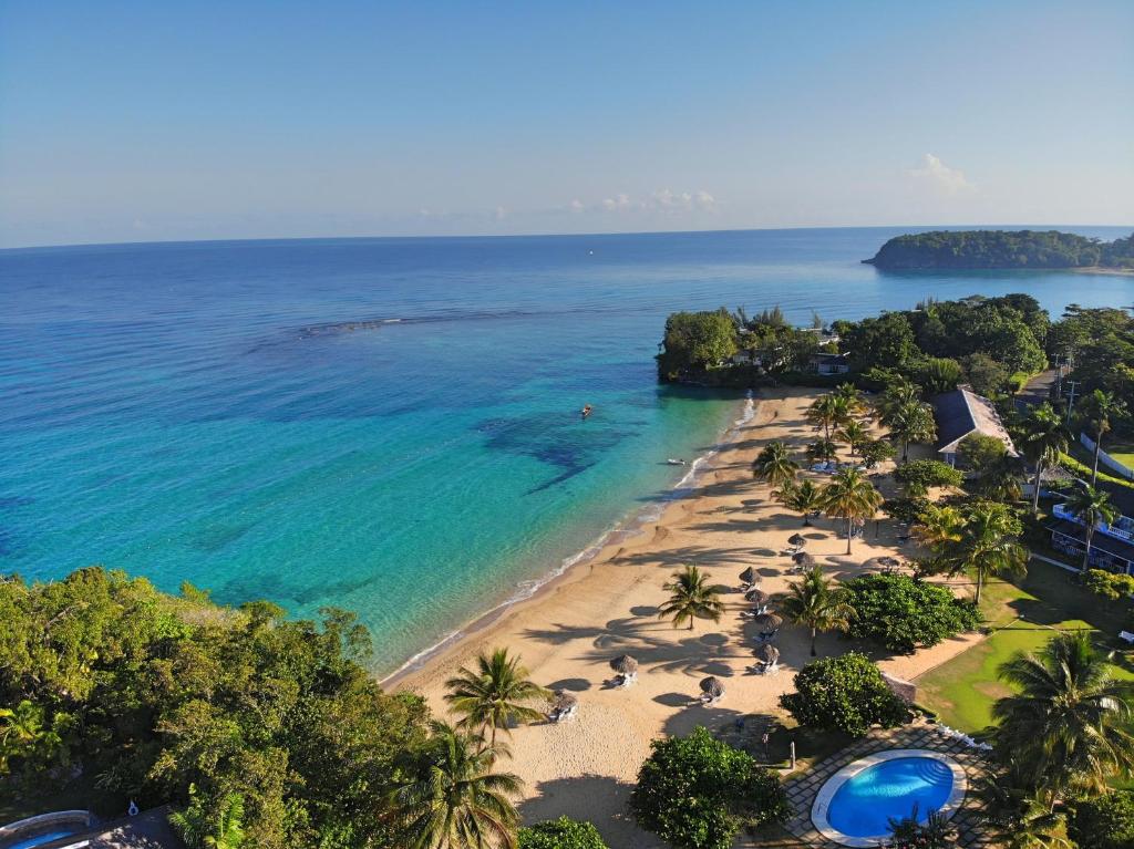 hotels with balcony in Ocho Rios