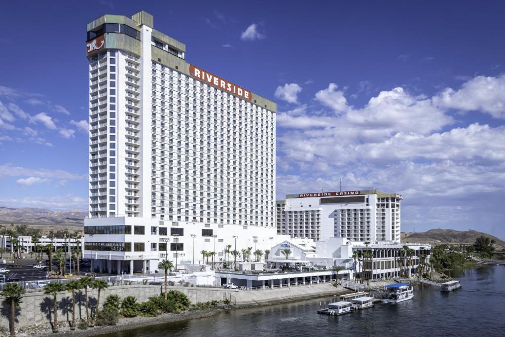 hotels with balcony in Laughlin