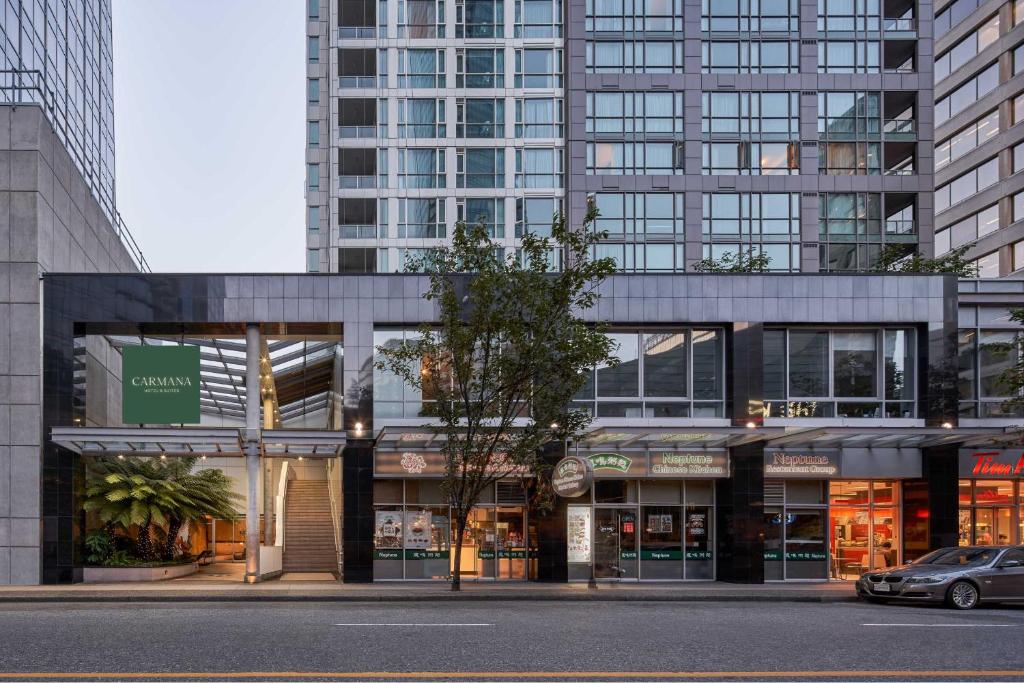 hotels with balcony in Vancouver