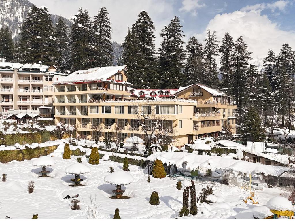 hotels with balcony in Manali