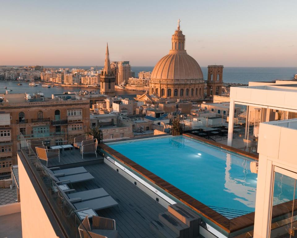 hotels with balcony in Valletta