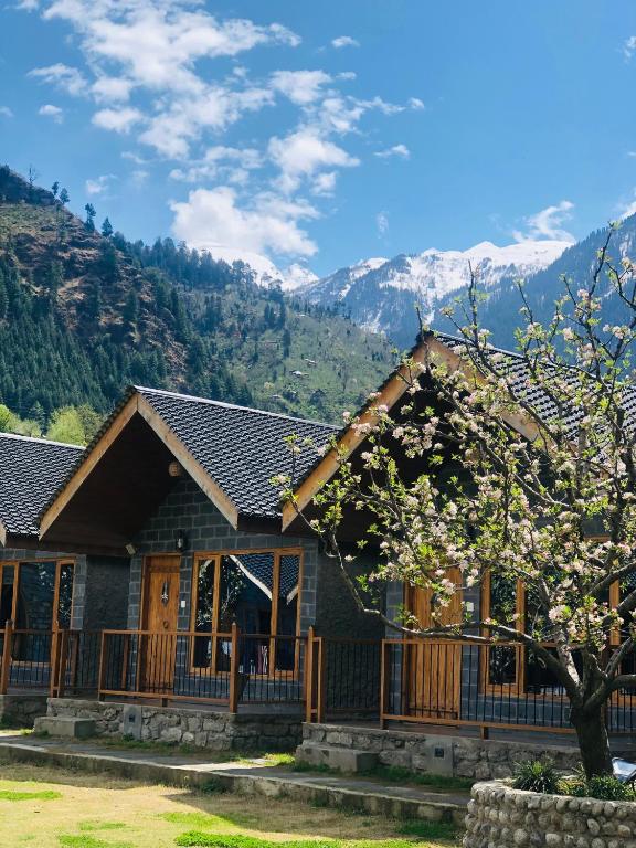 hotels with balcony in Manali