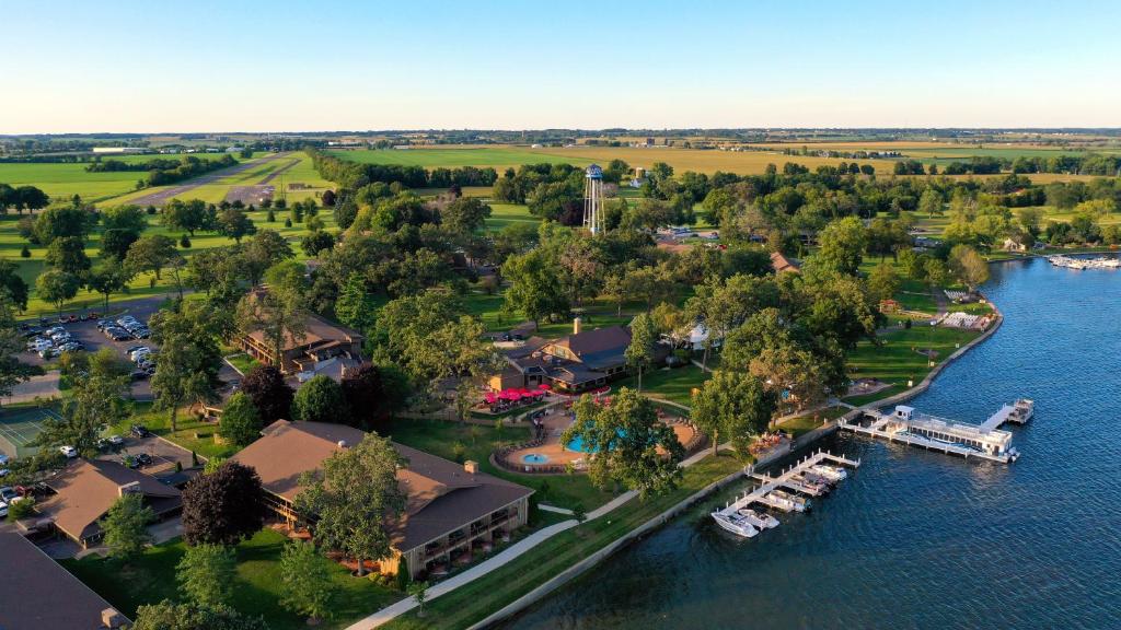 hotels with balcony in Wisconsin