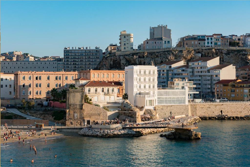 hotels with balcony in Marseille