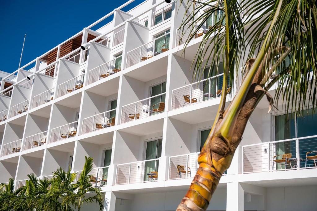 hotels with balcony in Sarasota