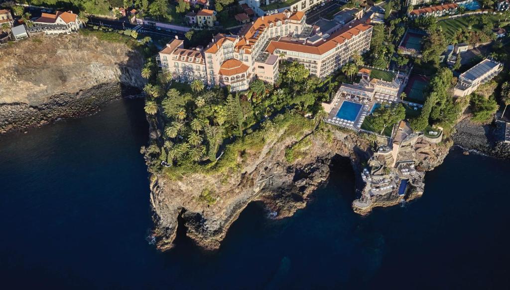 hotels with balcony in Funchal