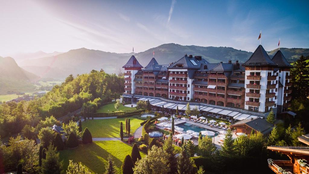 hotels with balcony in Gstaad