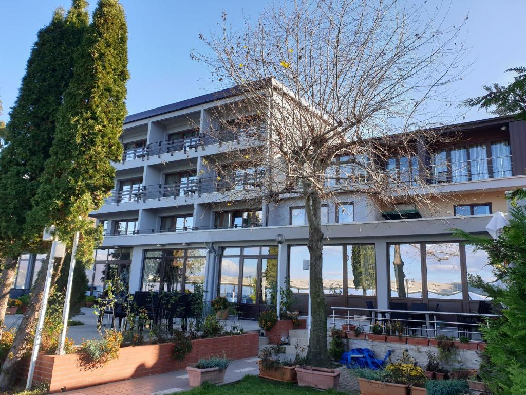 hotels with balcony in Pogradec