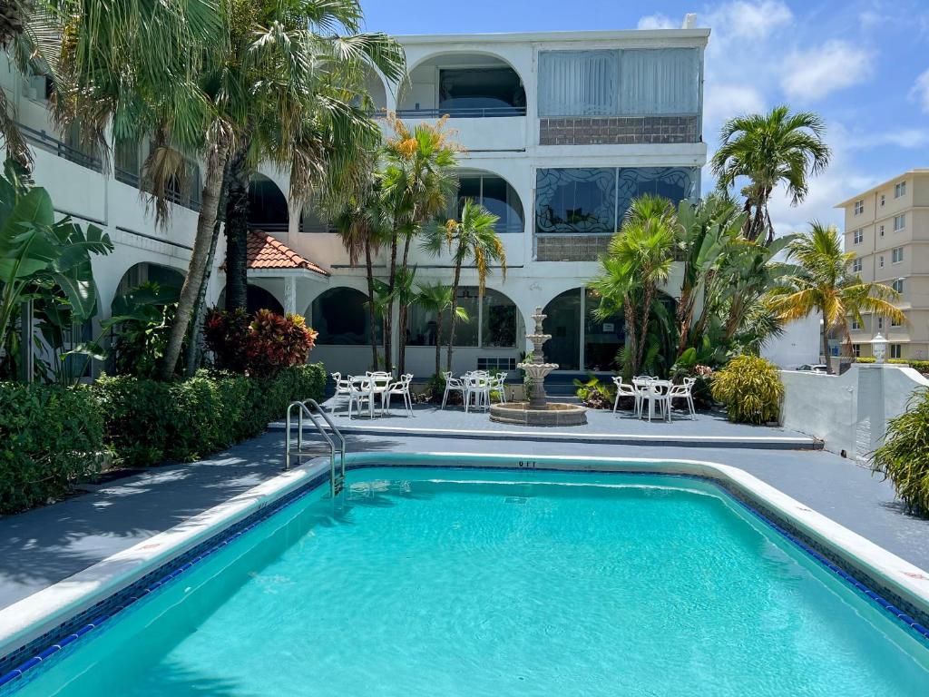 hotels with balcony in Fort Lauderdale Bonnet House Museum  Gardens