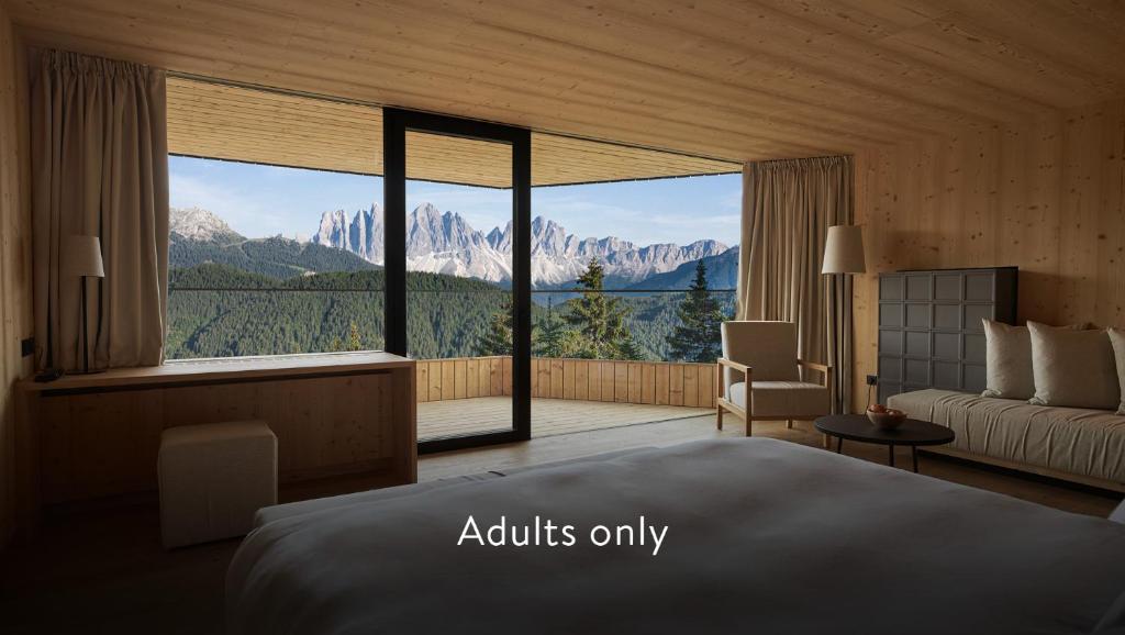 hotels with balcony in Dolomites