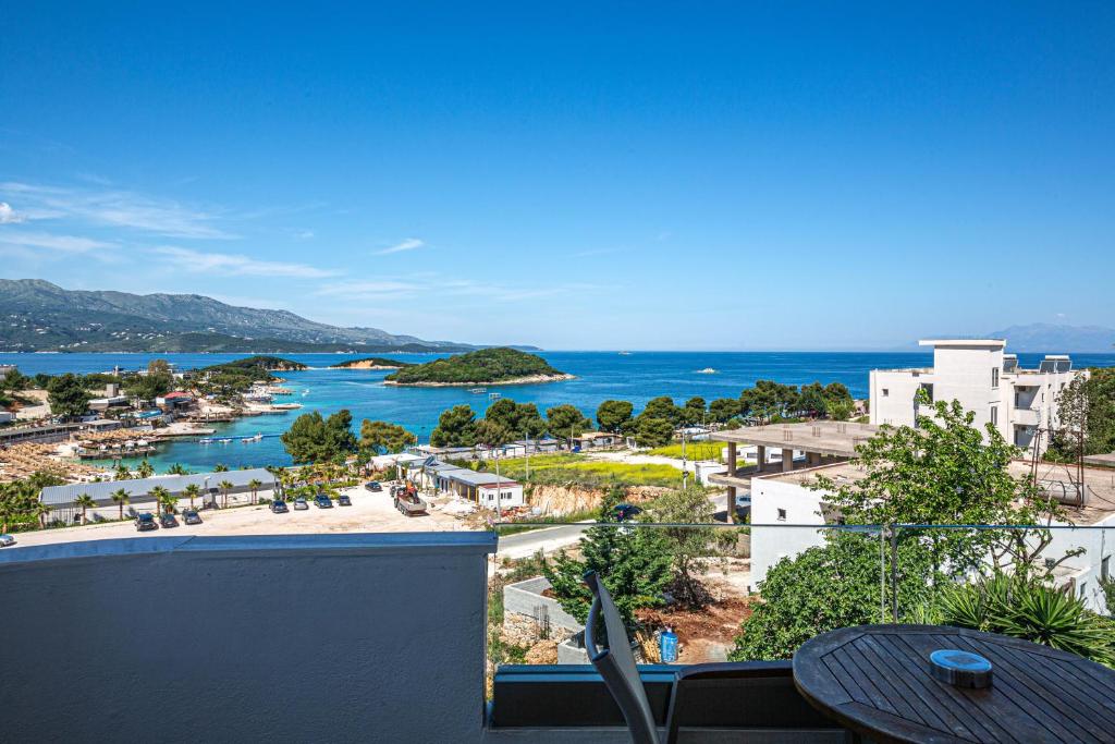 hotels with balcony in Ksamil