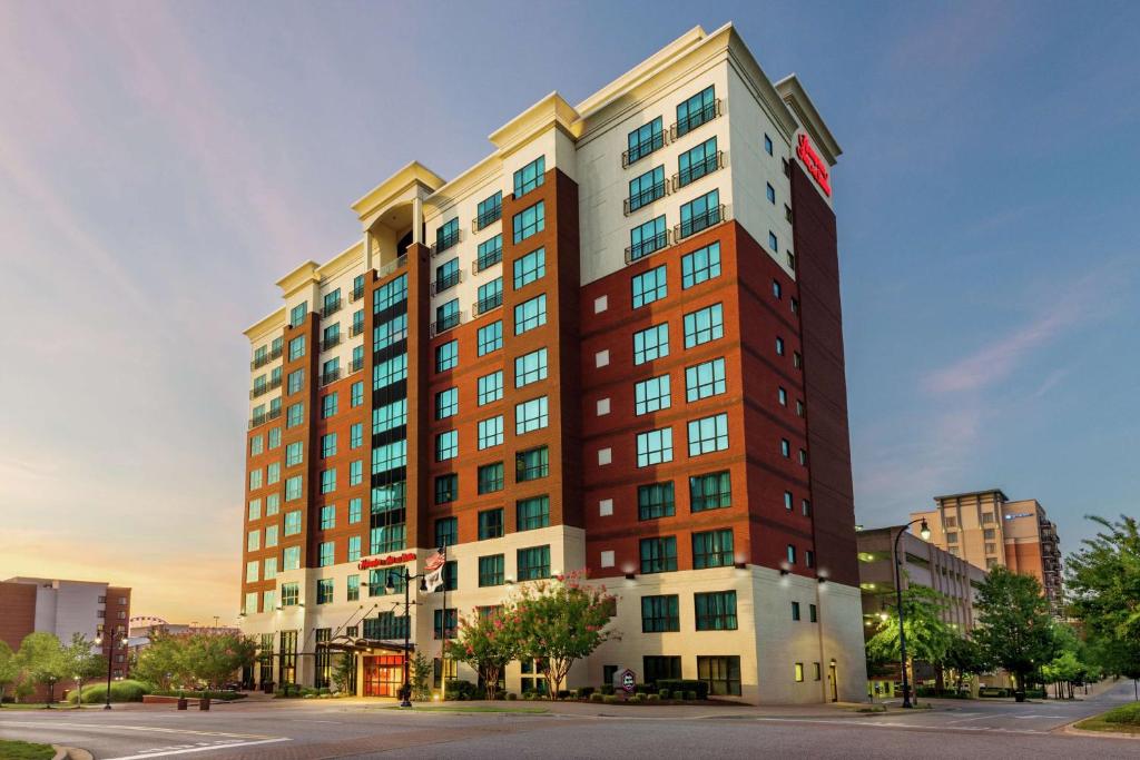 hotels with balcony in National Harbor