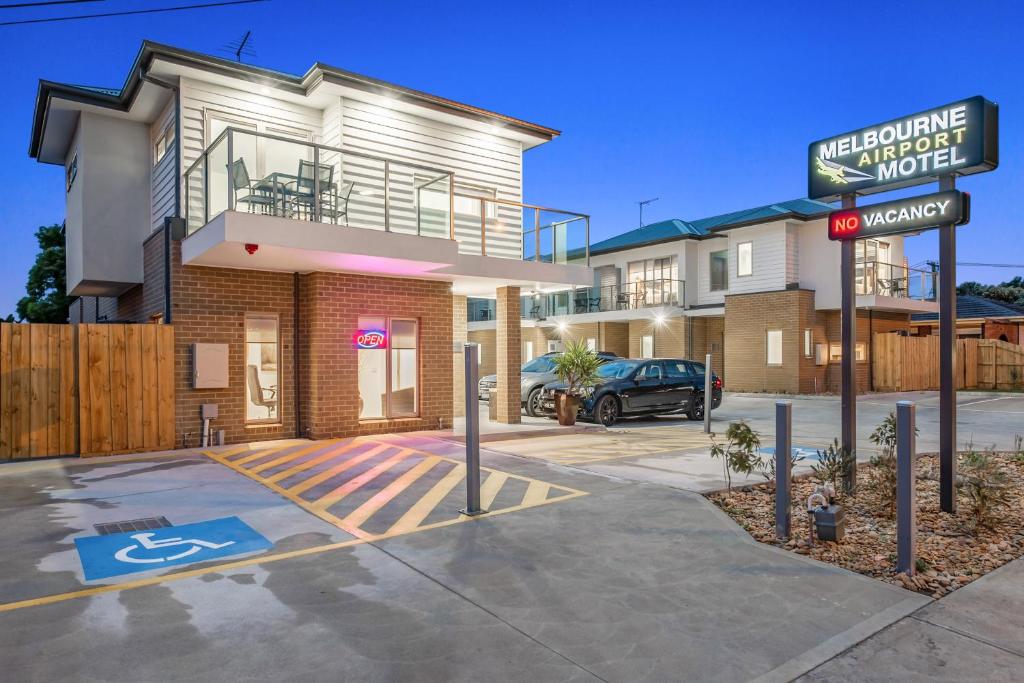 hotels with balcony in Melbourne Australia Tullamarine