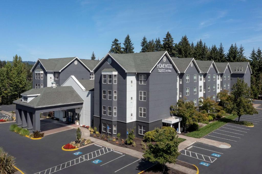 hotels with balcony in Beaverton