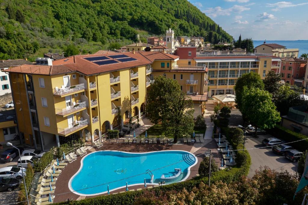 hotels with balcony in Garda