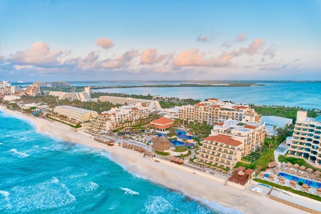 hotels with balcony in Cancun