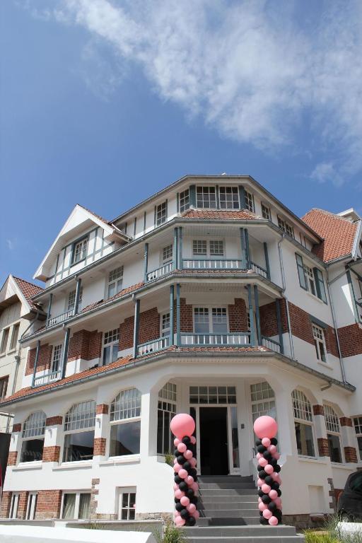 hotels with balcony in De Haan