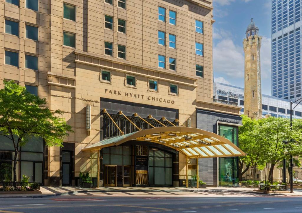 hotels with balcony in Chicago