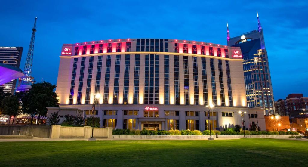 hotels with balcony in Nashville