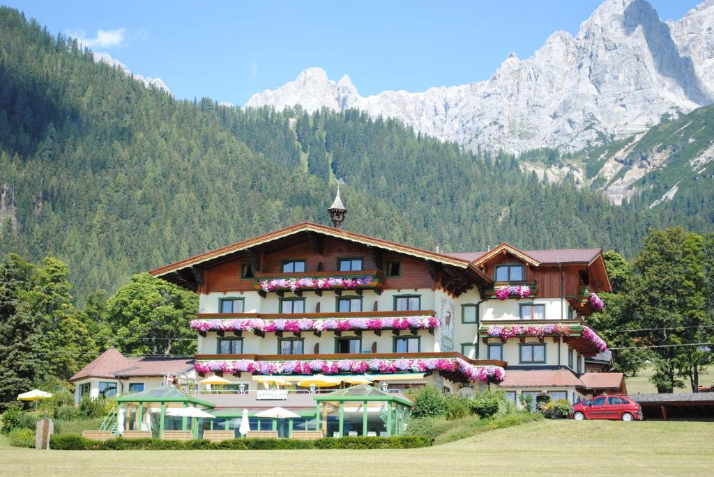 hotels with balcony in Ramsau Am Dachstein