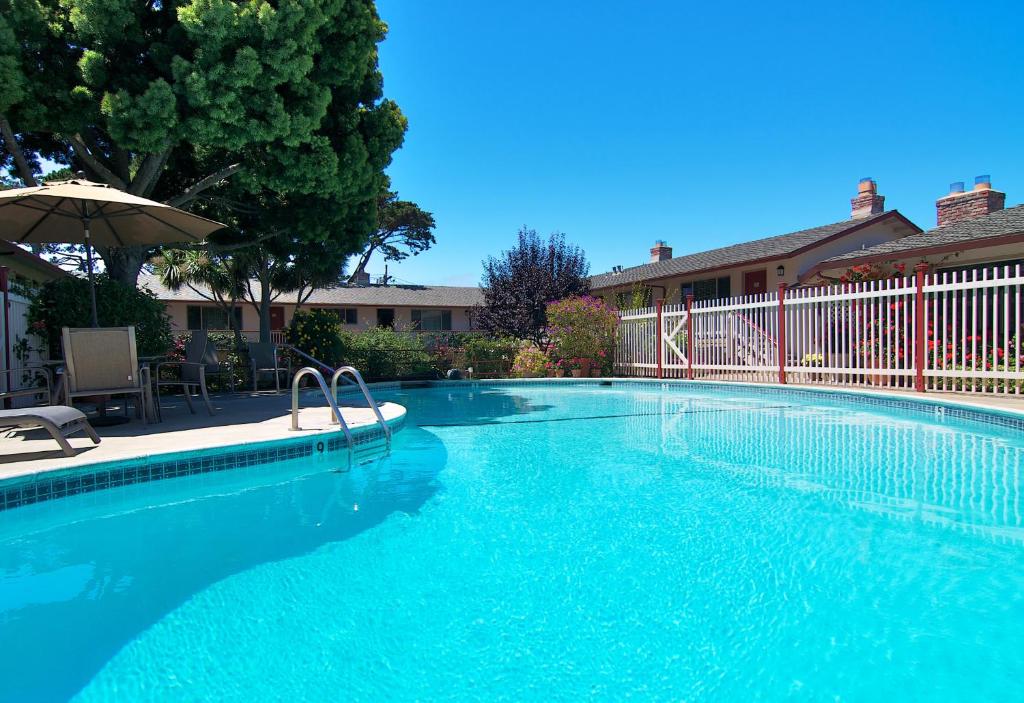 hotels with balcony in Monterey