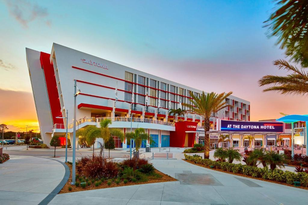 hotels with balcony in Daytona Beach