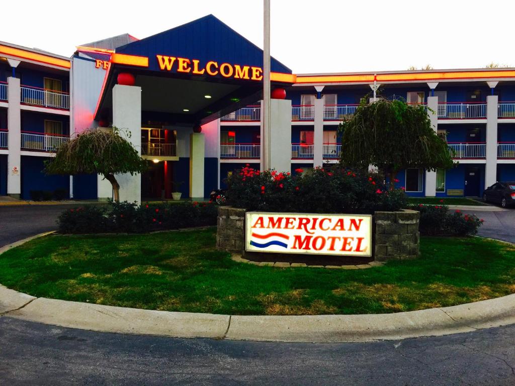 hotels with balcony in Kansas