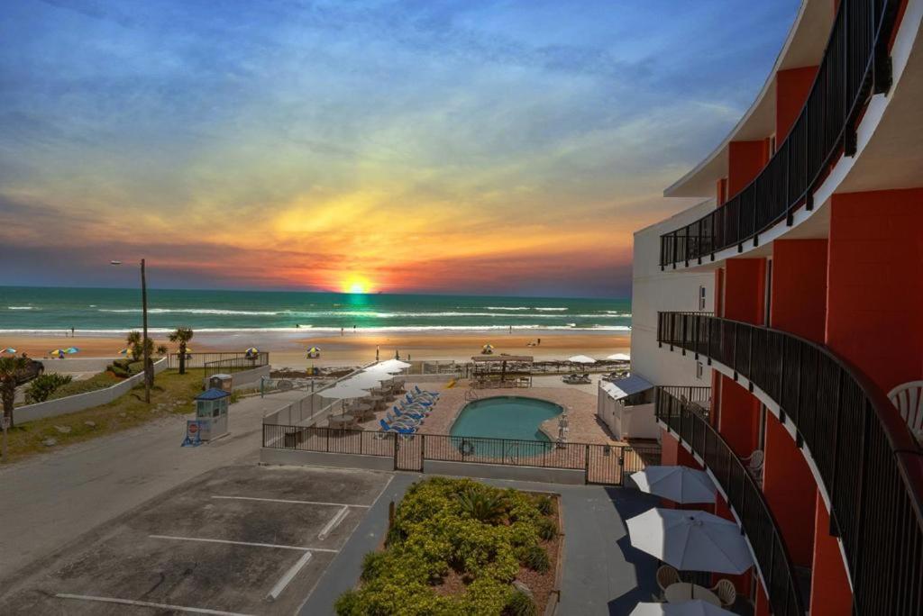 hotels with balcony in Daytona Beach