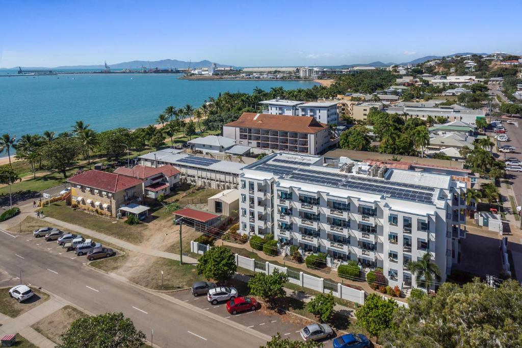 hotels with balcony in Townsville City Bus Interchange