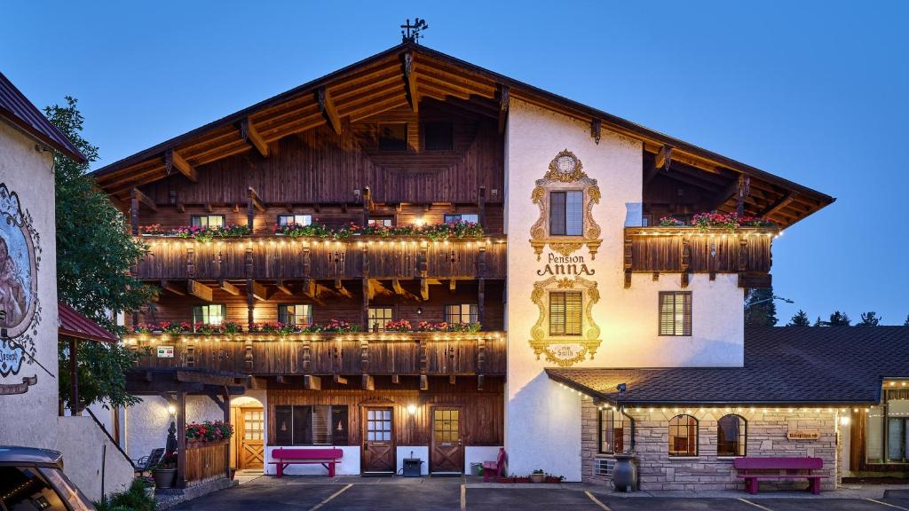 hotels with balcony in Leavenworth United States