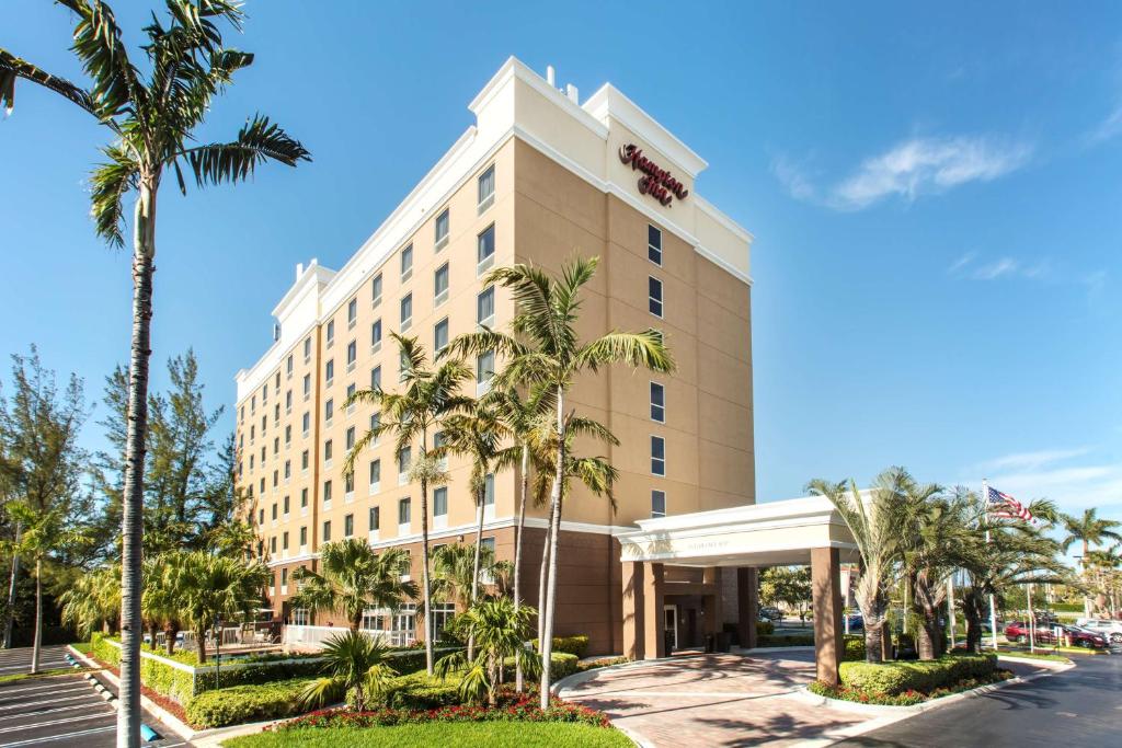 hotels with balcony in Hallandale Beach