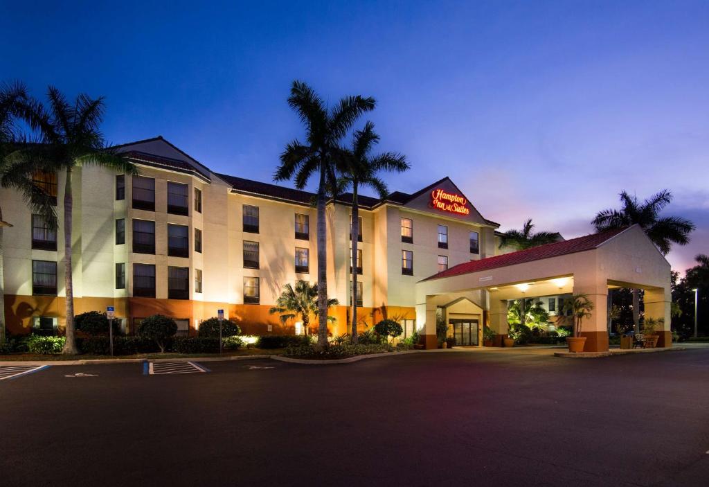 hotels with balcony in Fort Myers