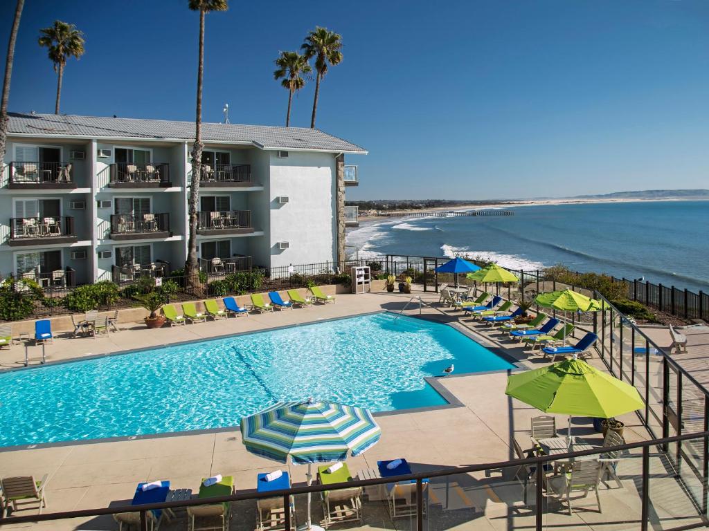 hotels with balcony in Pismo Beach