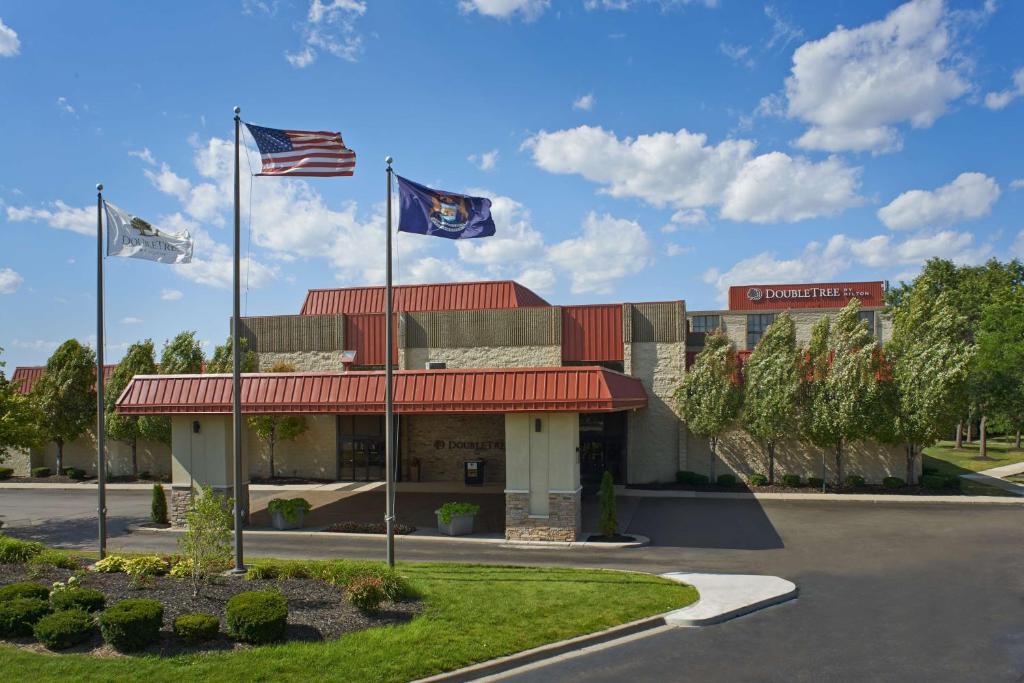 hotels with balcony in Dearborn