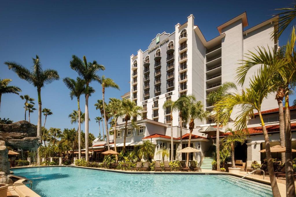 hotels with balcony in Fort Lauderdale The Fort Lauderdale Antique Car Museum