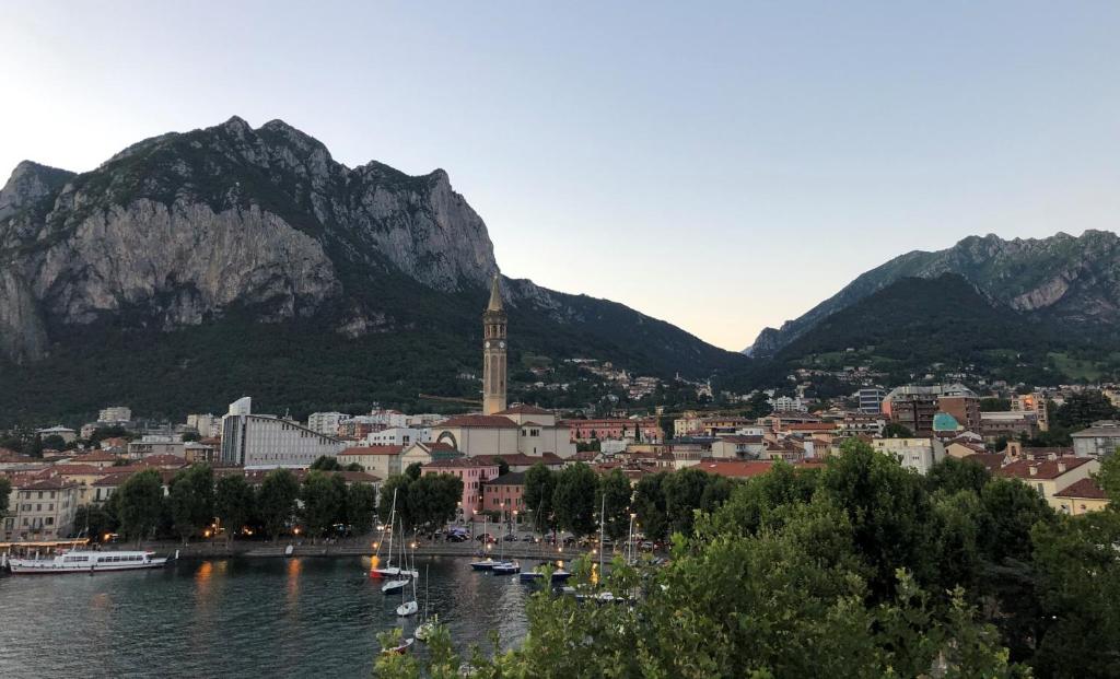 hotels with balcony in Lecco