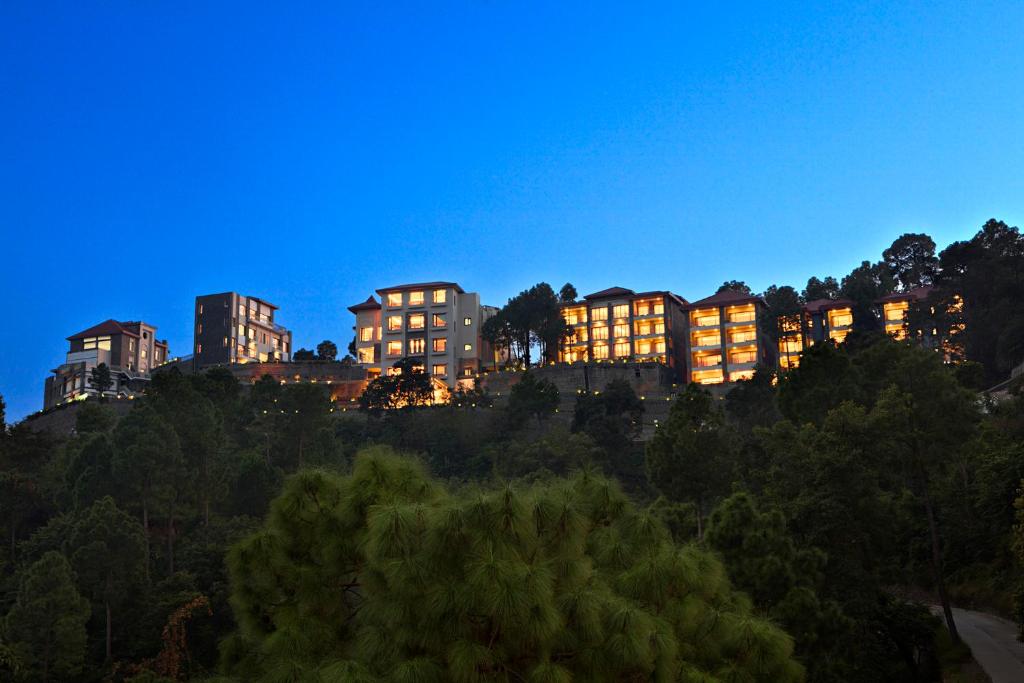 hotels with balcony in Kasauli