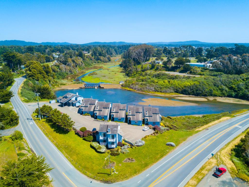 hotels with balcony in Fort Bragg