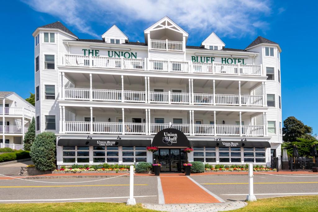 hotels with balcony in Maine