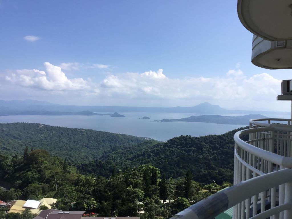 hotels with balcony in Tagaytay