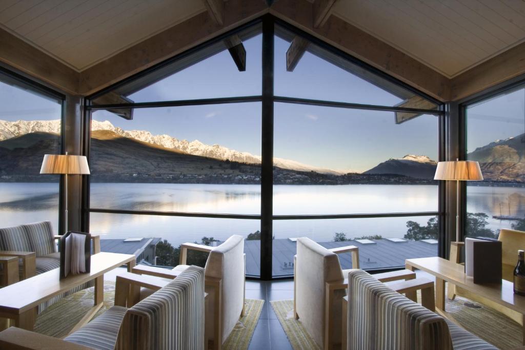 hotels with balcony in Queenstown New Zealand