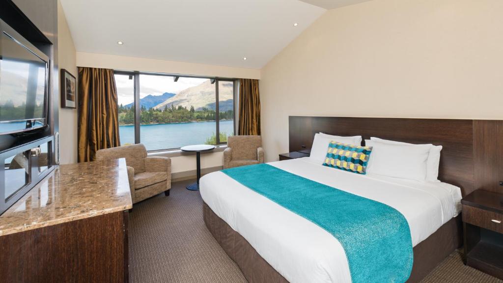 hotels with balcony in Queenstown New Zealand