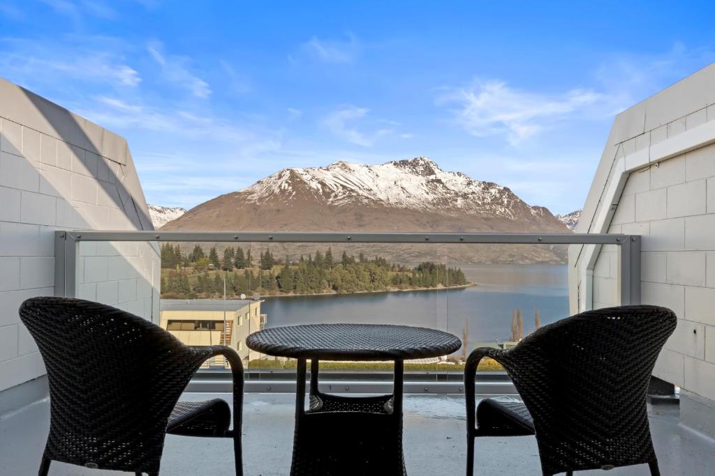 hotels with balcony in Queenstown New Zealand