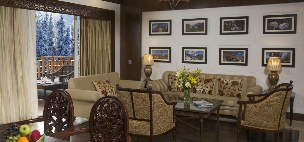 hotels with balcony in Gulmarg