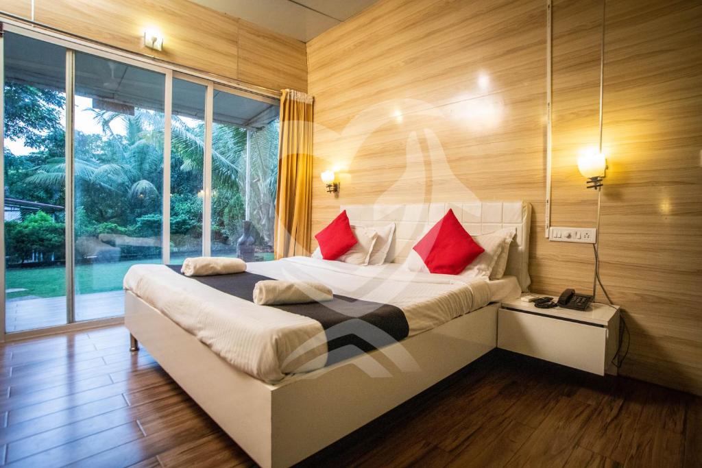 hotels with balcony in Anjuna