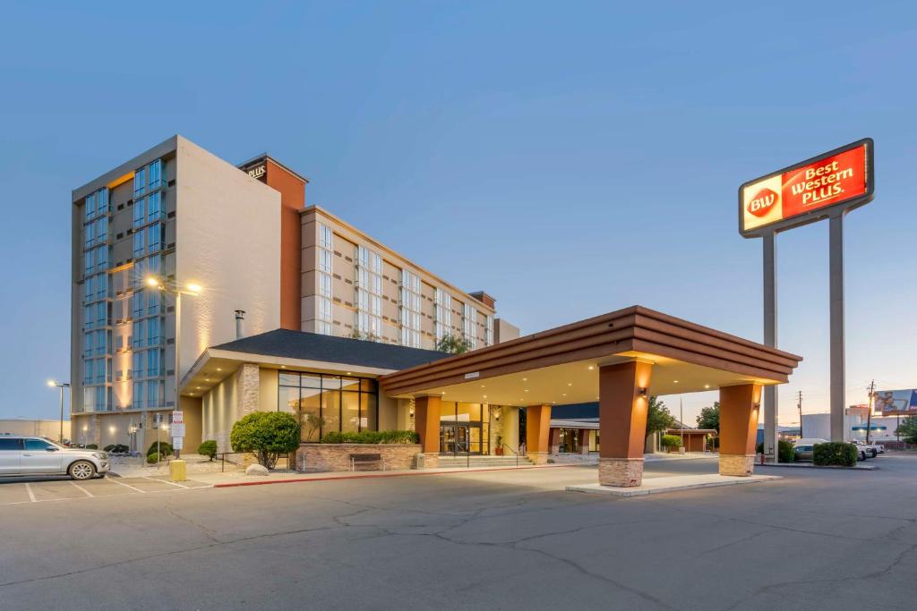 hotels with balcony in Reno