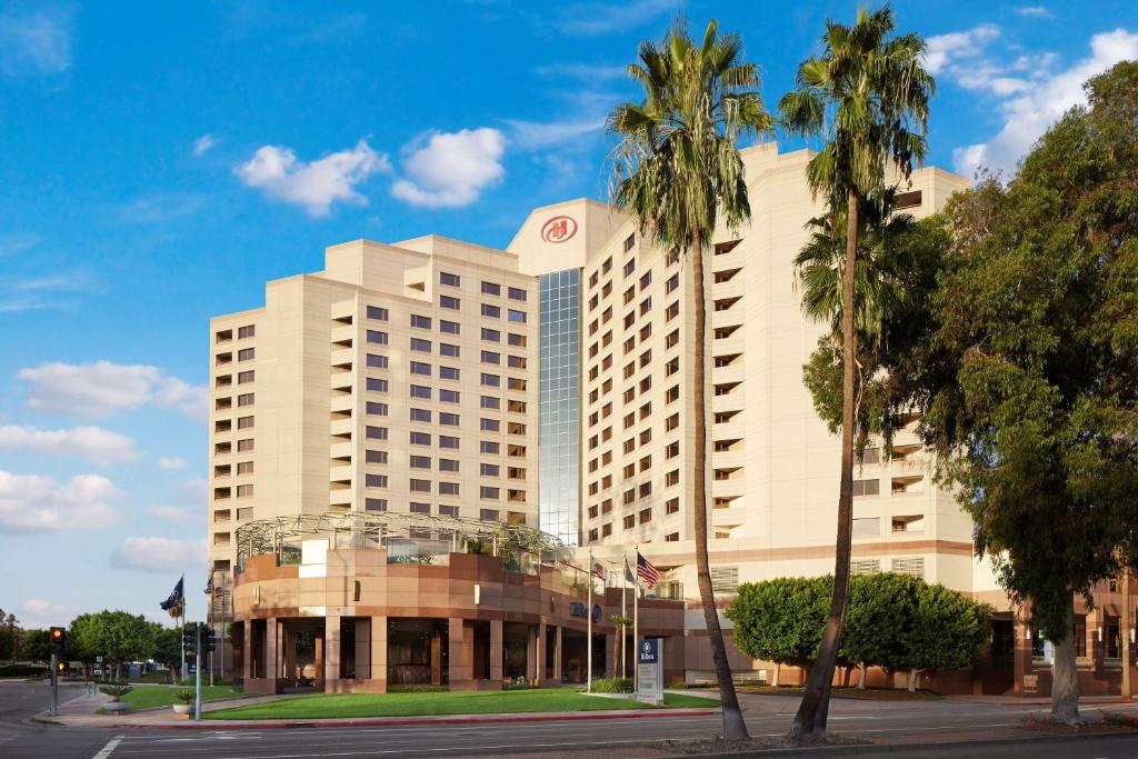 hotels with balcony in Long Beach