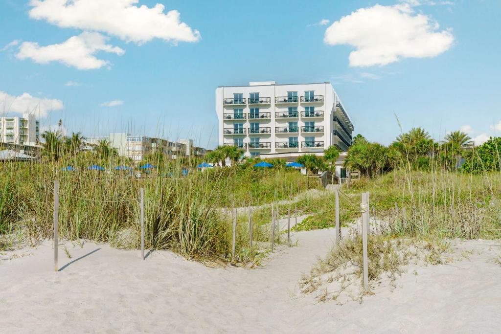 hotels with balcony in Cocoa Beach