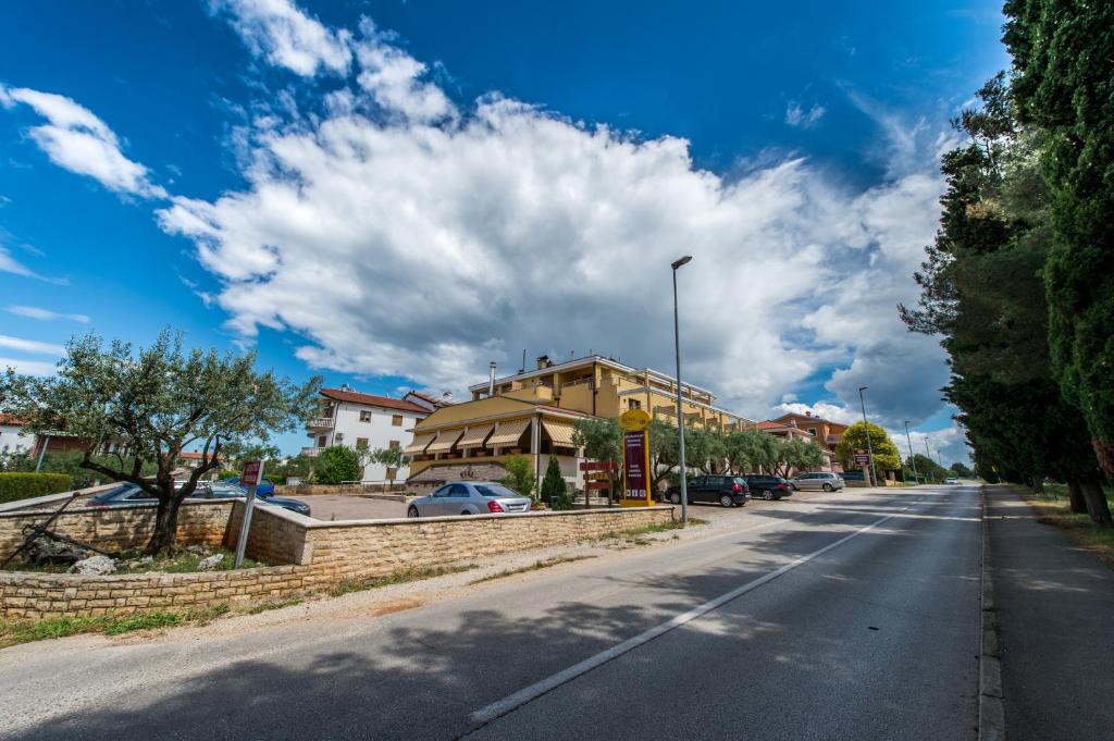 hotels with balcony in Umag