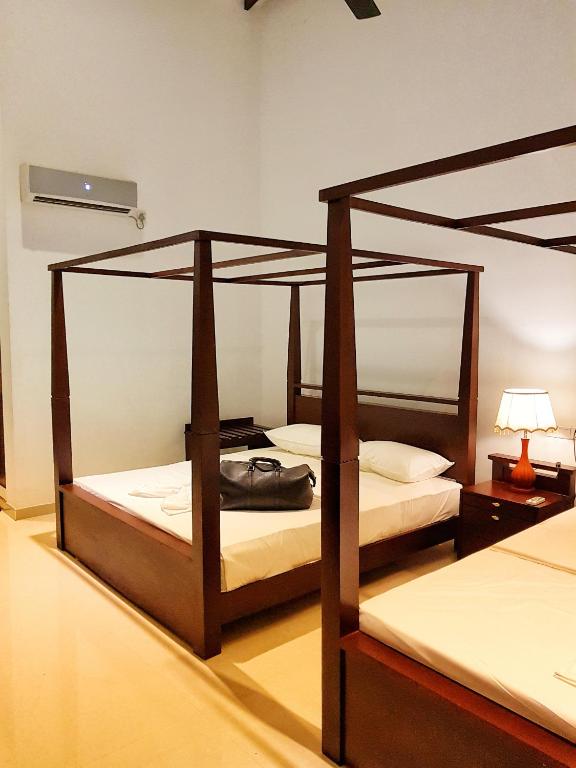 hotels with balcony in Kataragama